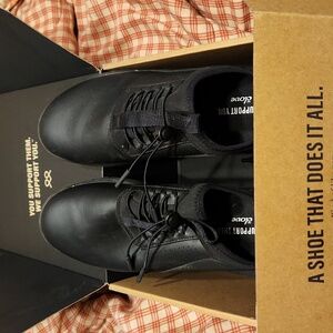 CLOVE! Like New In Box! Size 10.5! work or work out shoes! extra bonus gifts!